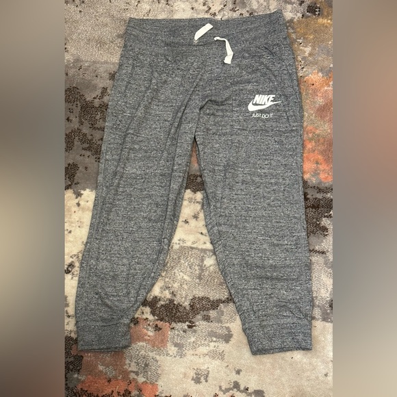Nike Pants - Nike Womens Capri Training Pants With Pockets Grey Size Medium